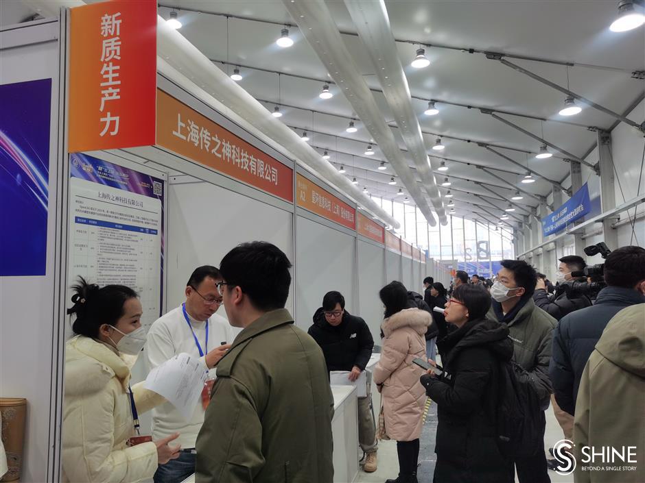 Shanghai holds city job fair